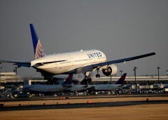 UNITED 777-222 着陸