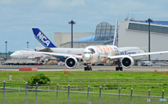 離陸 STAR WARS 767-381 JA789A