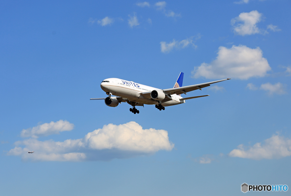 Landing  United 777-222 N797UA