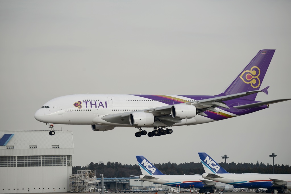 着陸 THAI A380-841