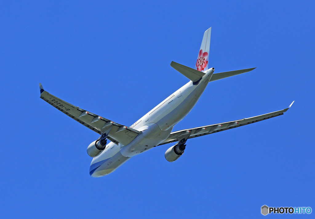 ✈CHINA A330-302 B-18305 Takeoff