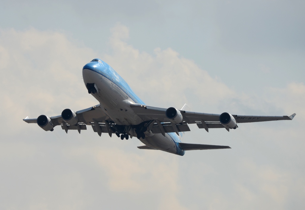 飛び立ち KLM 747-400