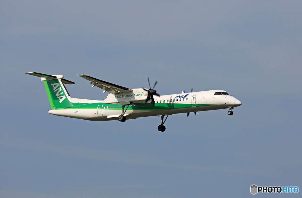 ANA ﾎﾞﾝﾊﾞﾙﾃﾞｨｱDHC-8-400 JA857A 到着 