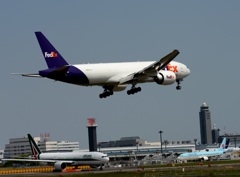 到着　FedEx 777-FS2