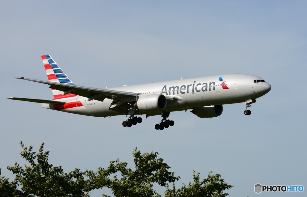 American 777-223 到着　