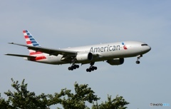 American 777-223 到着　