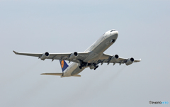 Lufthansa A340-300 D-AIGE 出発 