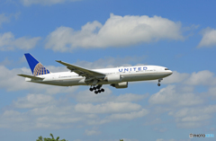  「晴れ」 United 777-222 N782UA 着陸