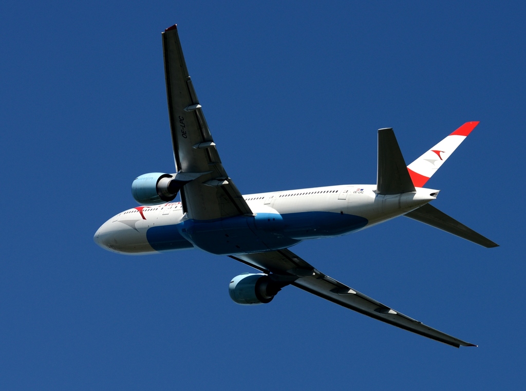 離陸（437）Austrian 777-2Z9