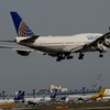 到着　UNITED 747-400