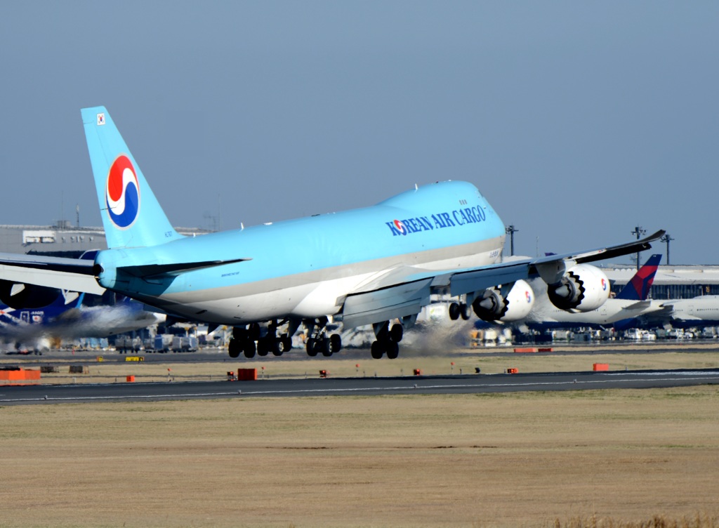 着陸 KOREAN Cargo 747-8F