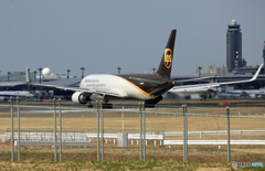 [青い空]　UPS 767-34AF N335UP