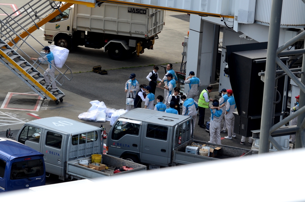 空港のお仕事（クリーンクルー）機内前