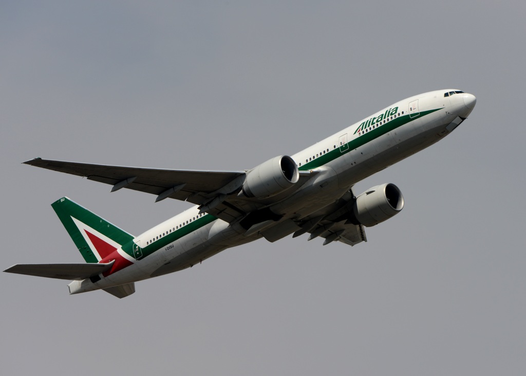 Alitalia 777-243 出発