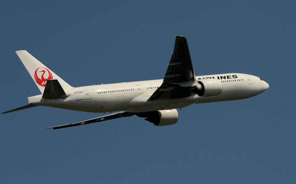 離陸（156）Japan Airlines 777-246