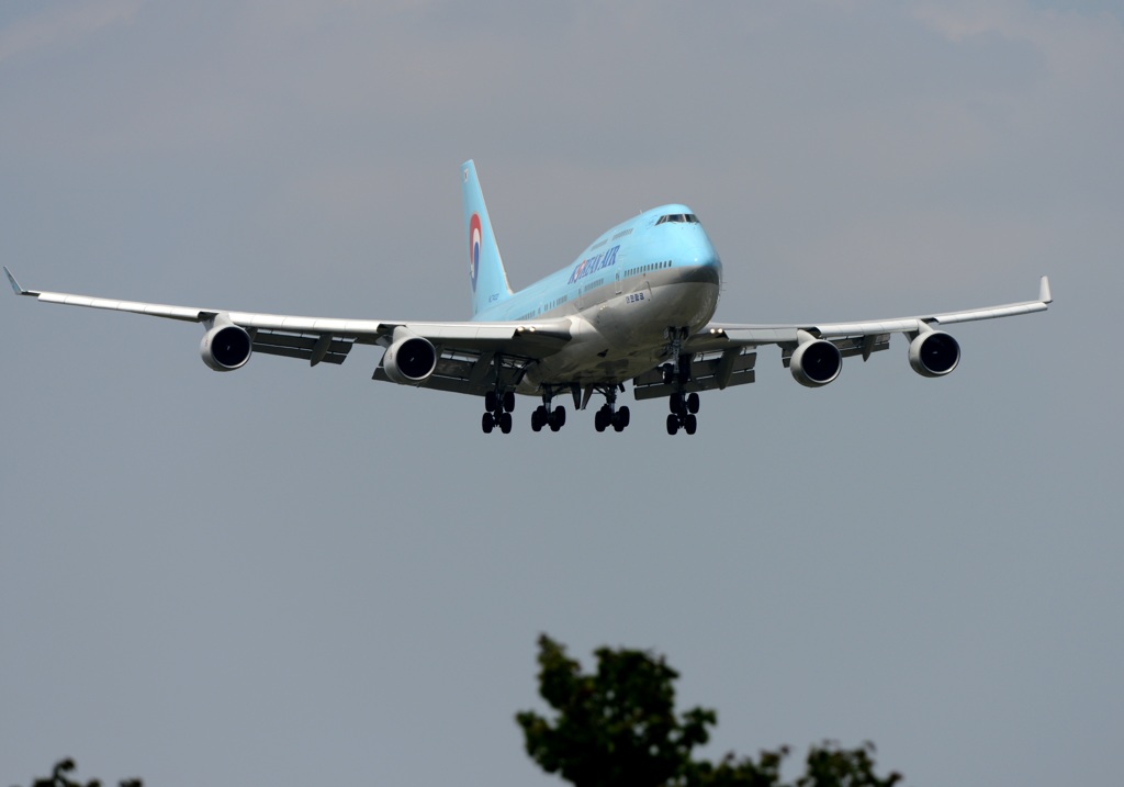 到着　KOREAN 747-400