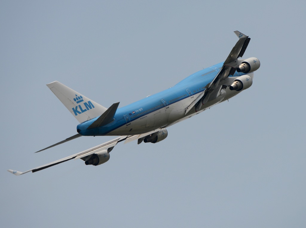 出発　KLM 747-400