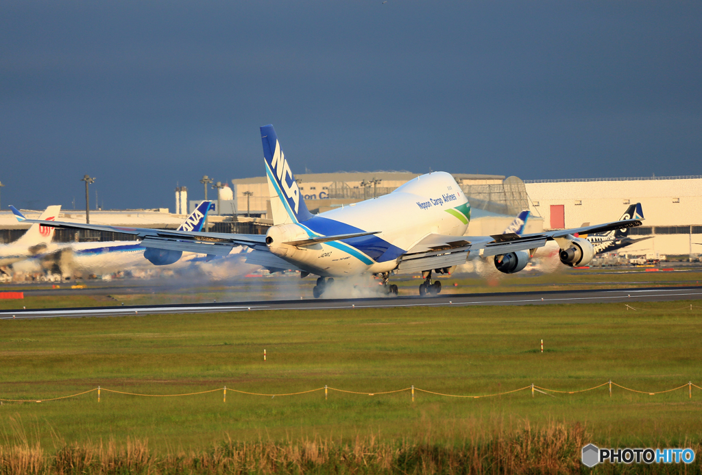 「青い空」が一番 NCA 747-400 JA04KZ到着