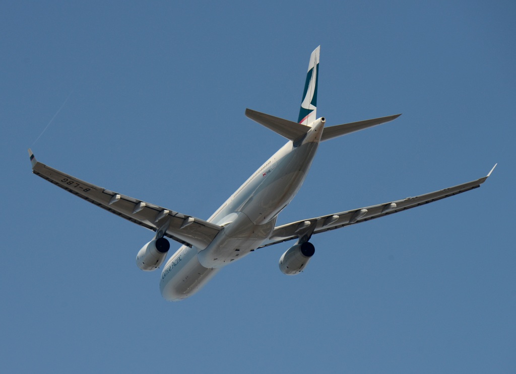 飛び立ち CPX A330-343