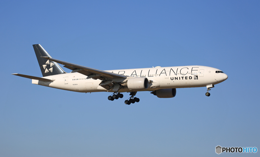 到着 United 777-222 N218UA