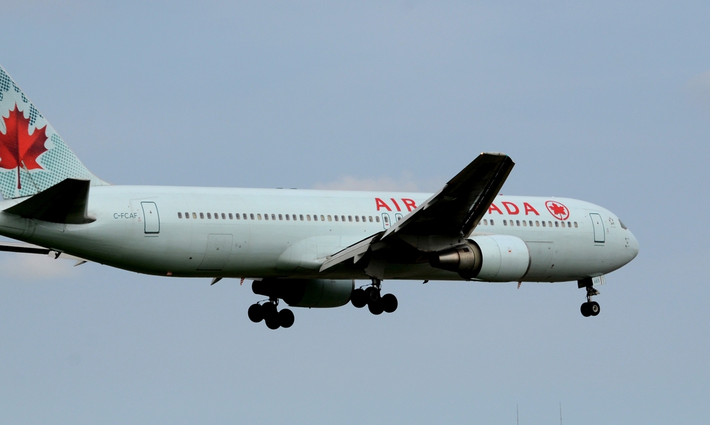 着陸（116）Air Canada 767-375 