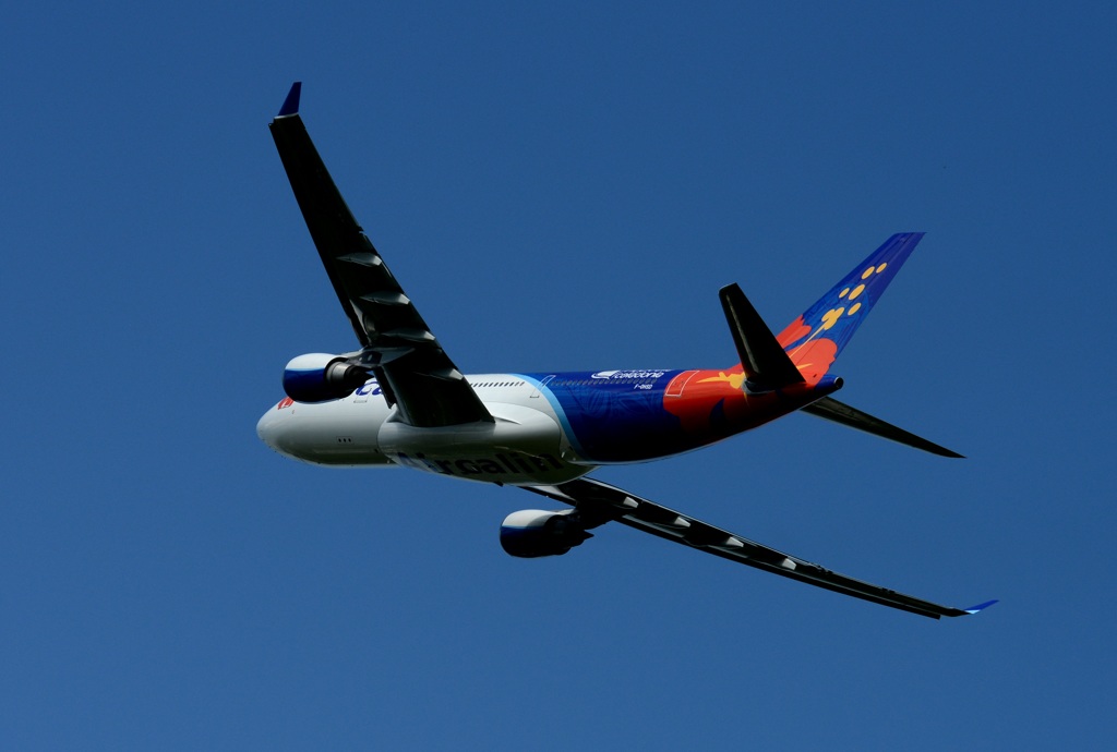 離陸（305）エアカラン  Airbus A330-202 