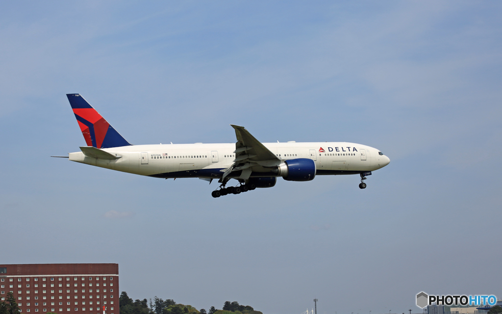 到着 Delta 777-232 N707DN