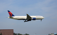 到着 Delta 777-232 N707DN