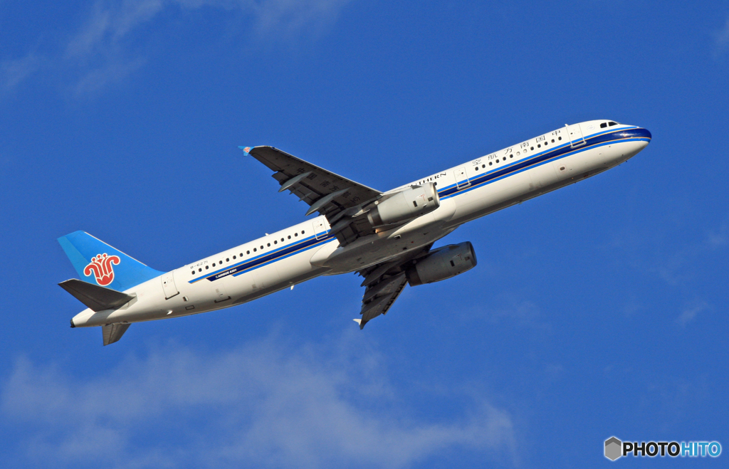 離陸　中国南方A321-231 B-6271