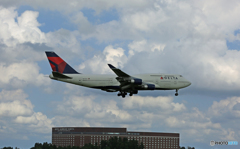 「雲」とDelta 747-400 N673US