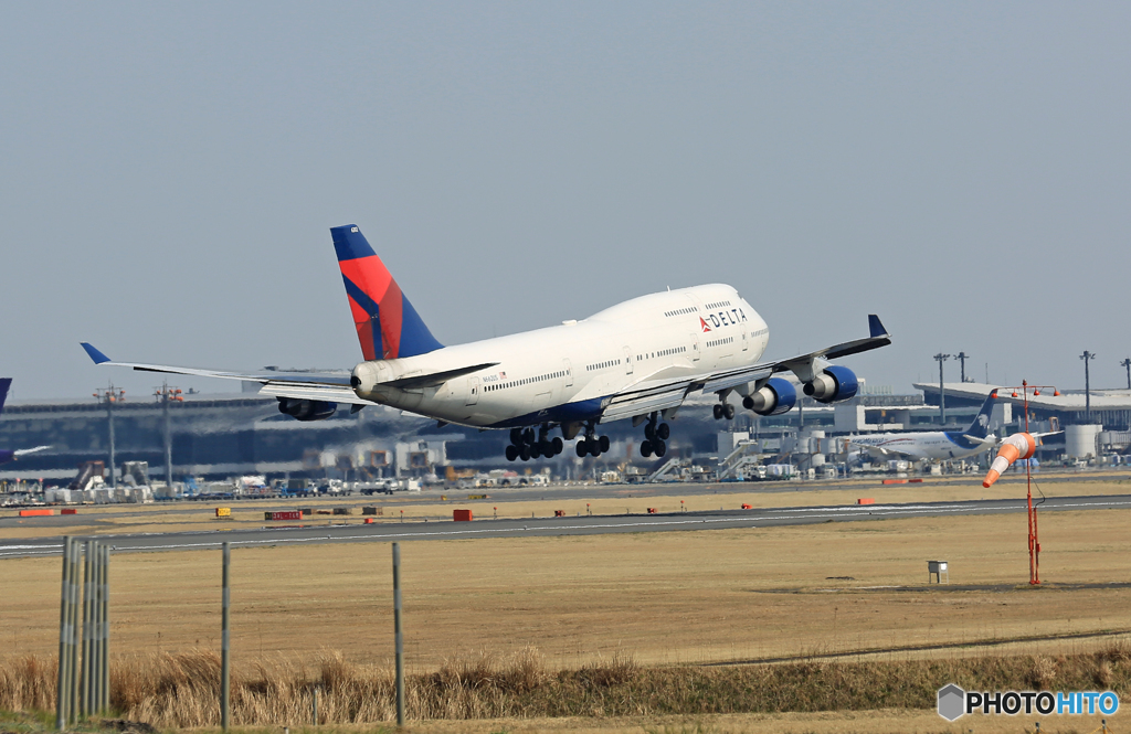 「青色が好き」 Delta 747-400 N662US 着陸