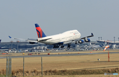 「青色が好き」 Delta 747-400 N662US 着陸