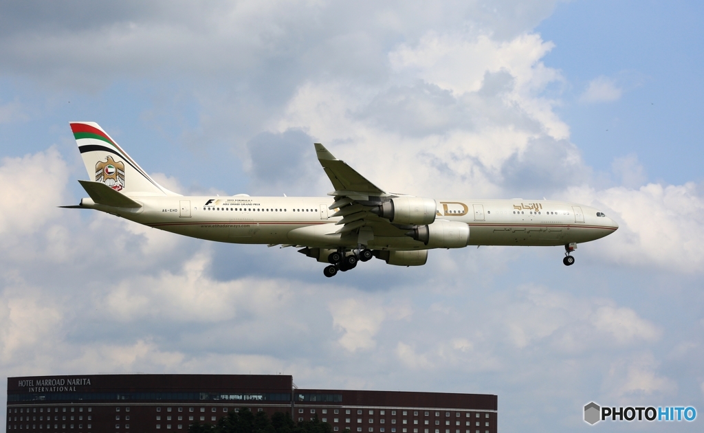 ETIHAD A340-500 着陸　