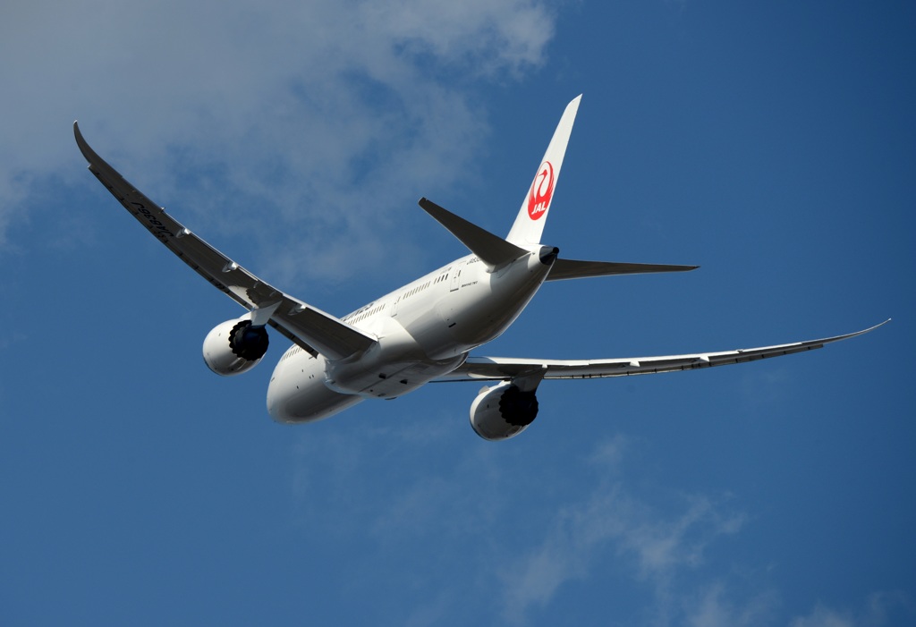 飛び立ち JAL 787-8