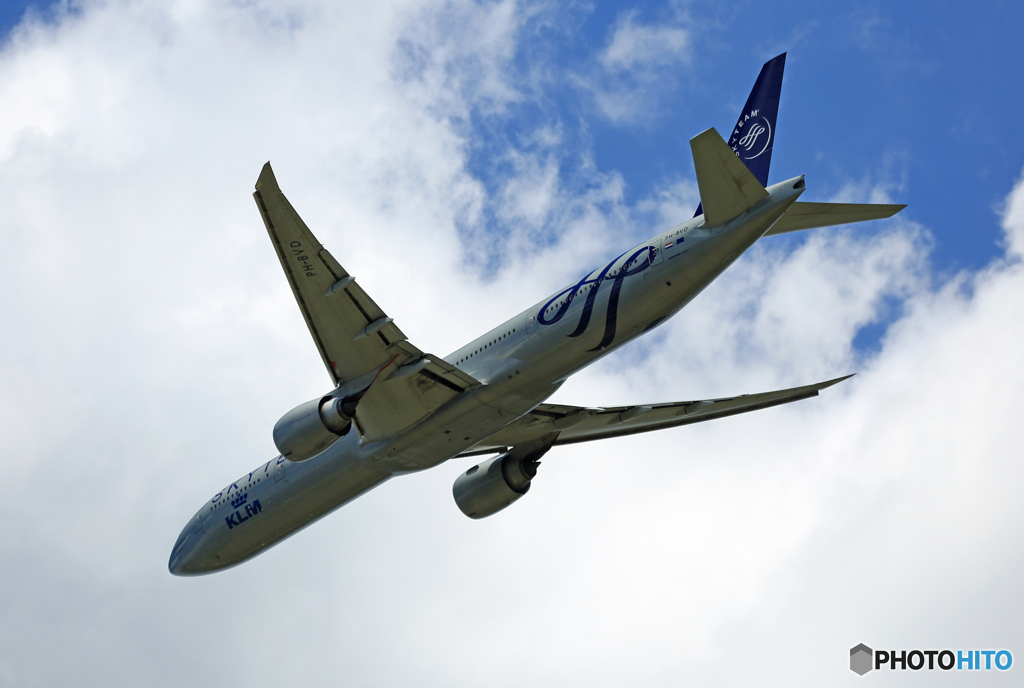 「晴れ」 KLM スカイ 777-306 PH-BVD 出発