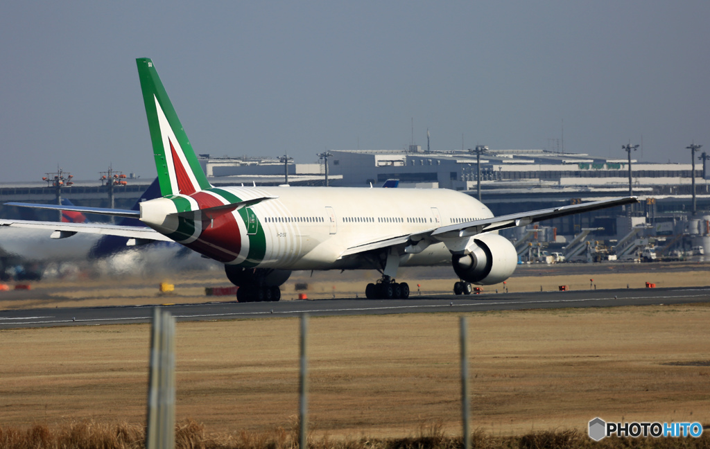 出発 Alitalia 777-243 I-DISU