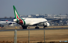 出発 Alitalia 777-243 I-DISU