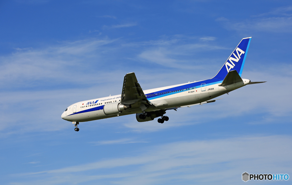 [青い空]　ANA 767-381 JA611A