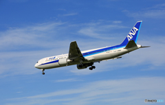 [青い空]　ANA 767-381 JA611A