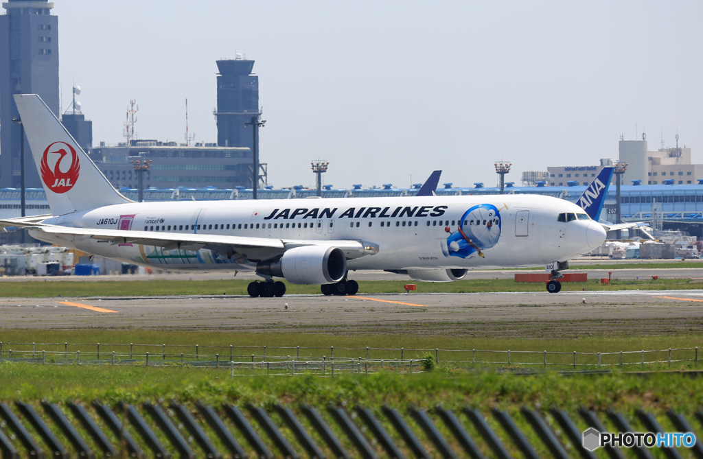 「晴れ」 JAL ドラえもん767-343 JA610J出発