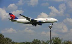 「雲」とジャンボ保存委員会/DELTA 747-400 N662US 