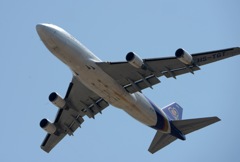 飛び立ち  THAI 747-400