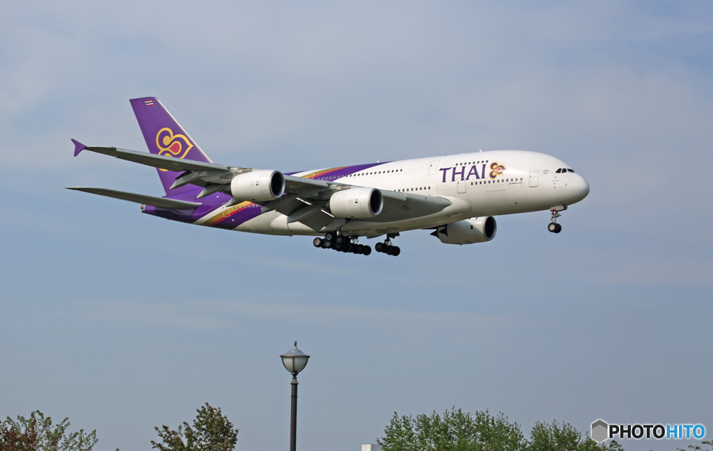 着陸 Thai A380-841 HS-TUF