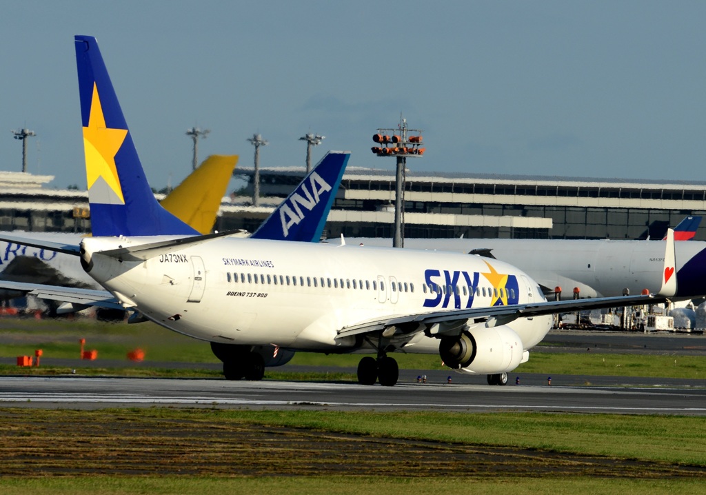 離陸（411）SKY 737-800