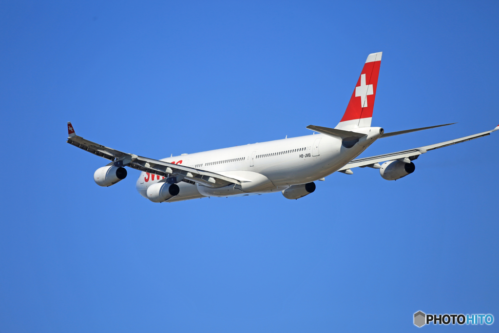 出発 SWISS A340-313 HB-JMB