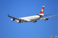 出発 SWISS A340-313 HB-JMB