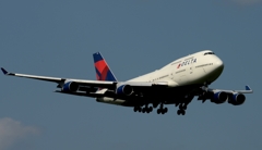 着陸（53）DELTA 747-400 