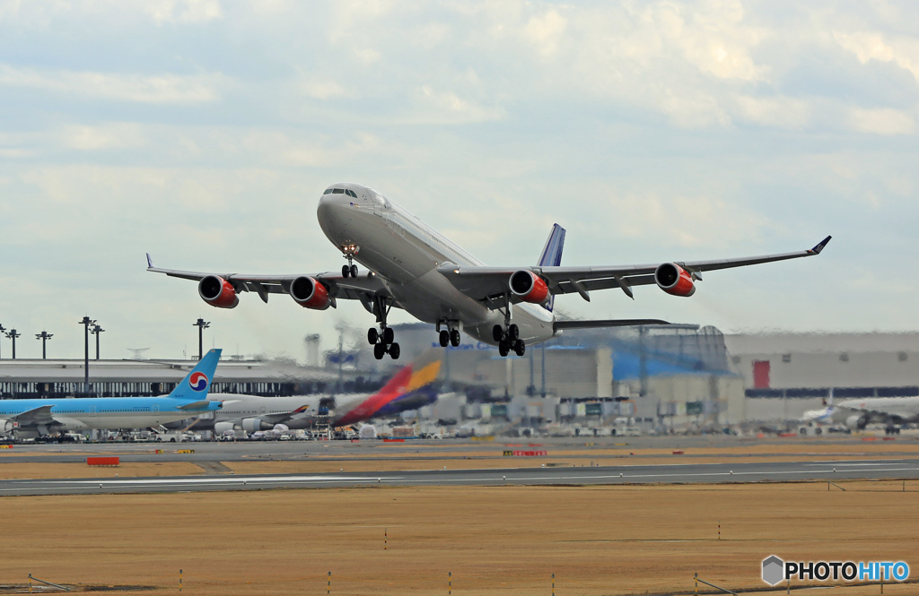 SAS A340-313 OY-KBI 出発 