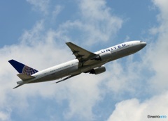 飛行　UNITED 777-222 