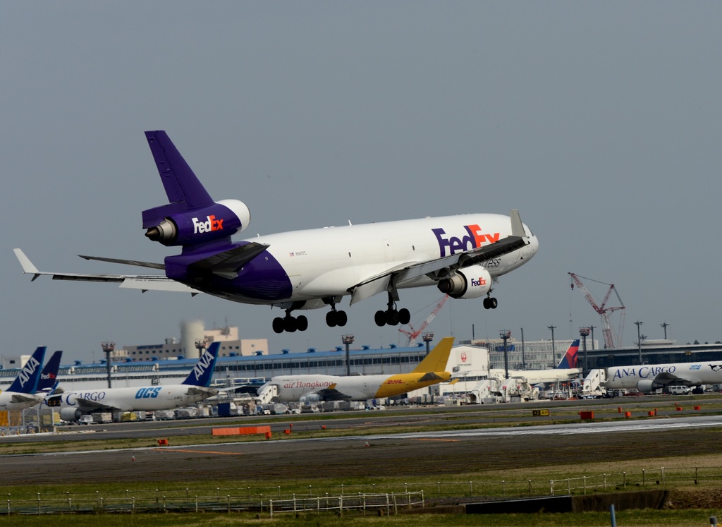 FedEx MD-11 到着　